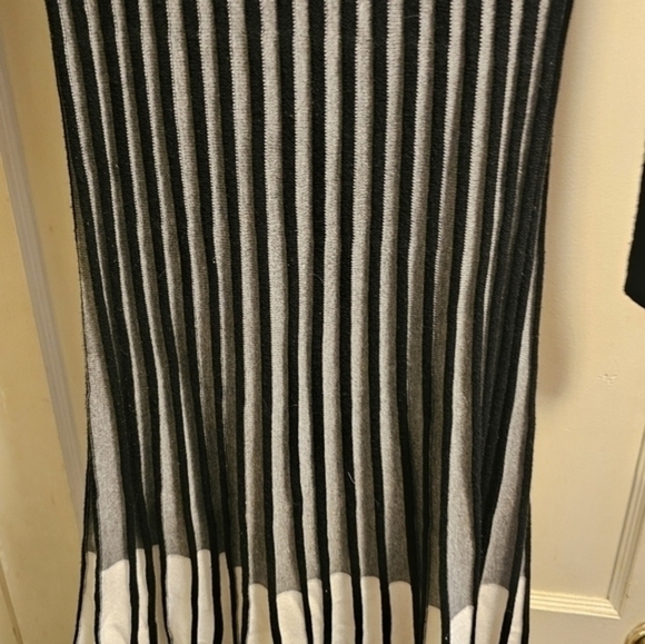 Calvin Klein black and‎ white pleated, flared, knit dress - Picture 3 of 10